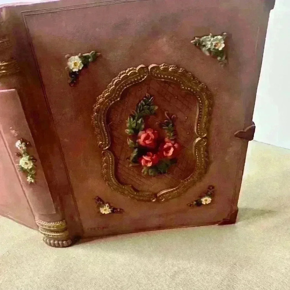 Vintage Montferri collection ballerina dancer with roses. Italian design - Picture 5 of 10